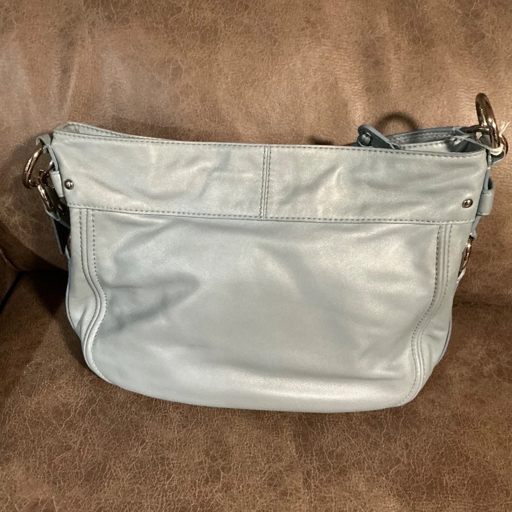 Coach full leather pearlized pale blue shoulder bag - Picture 3 of 10